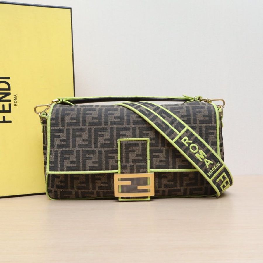 FENDI Baguette法棍包大號老花帆布金扣肩背包-0