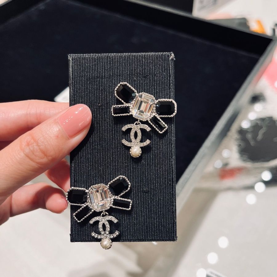 Chanel 蝴蝶結🎀方鑽珍珠耳環(針)-0