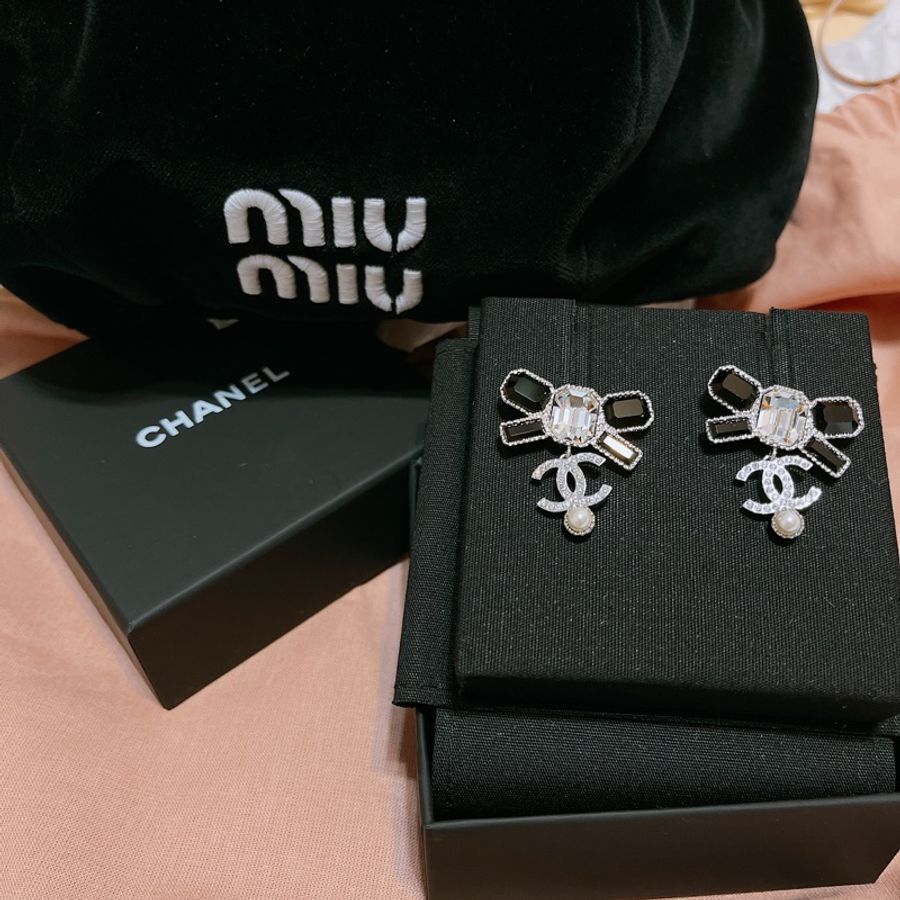 Chanel 蝴蝶結🎀方鑽珍珠耳環(針)-2