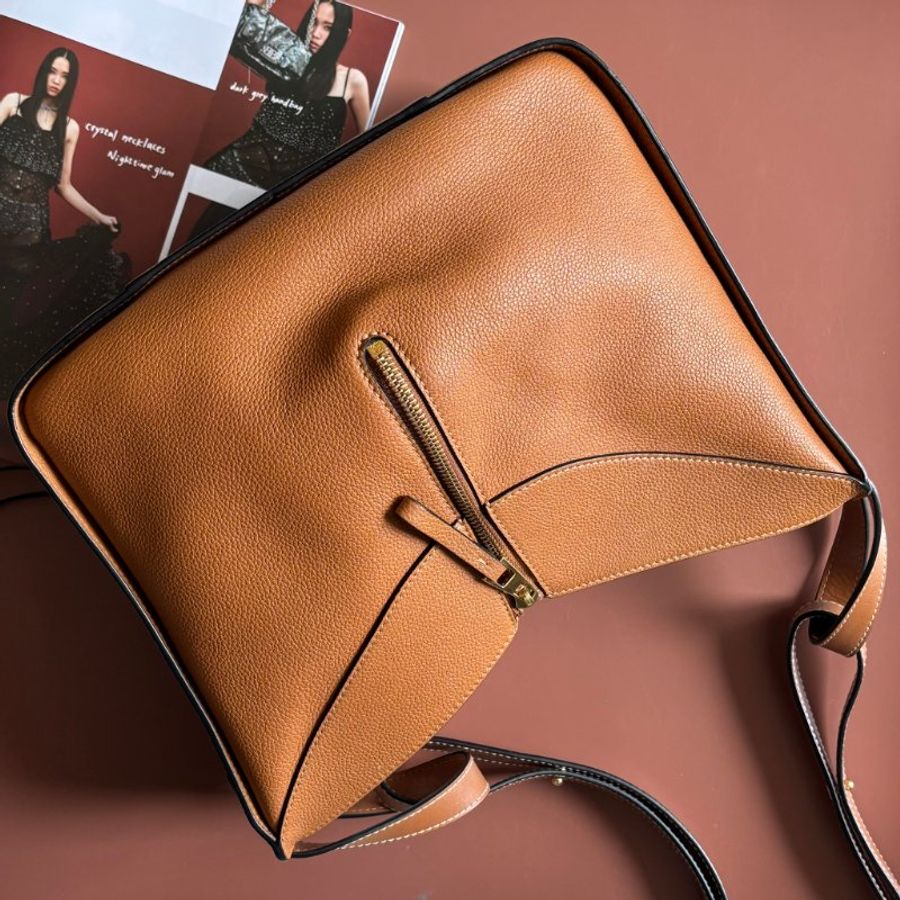 ::LOEWE:: 羅威 Hammock 多揹法小牛皮吊床包(小號/焦糖棕色)-1