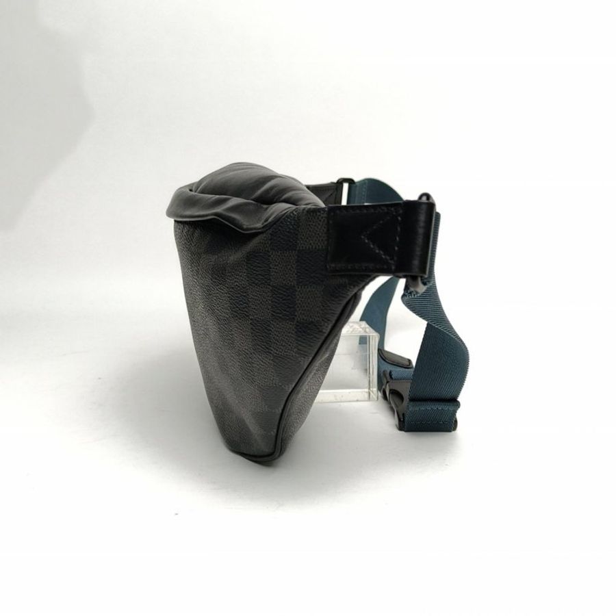LOUIS VUITTON 黑棋格PVC2019Discovery腰包肩背包-1