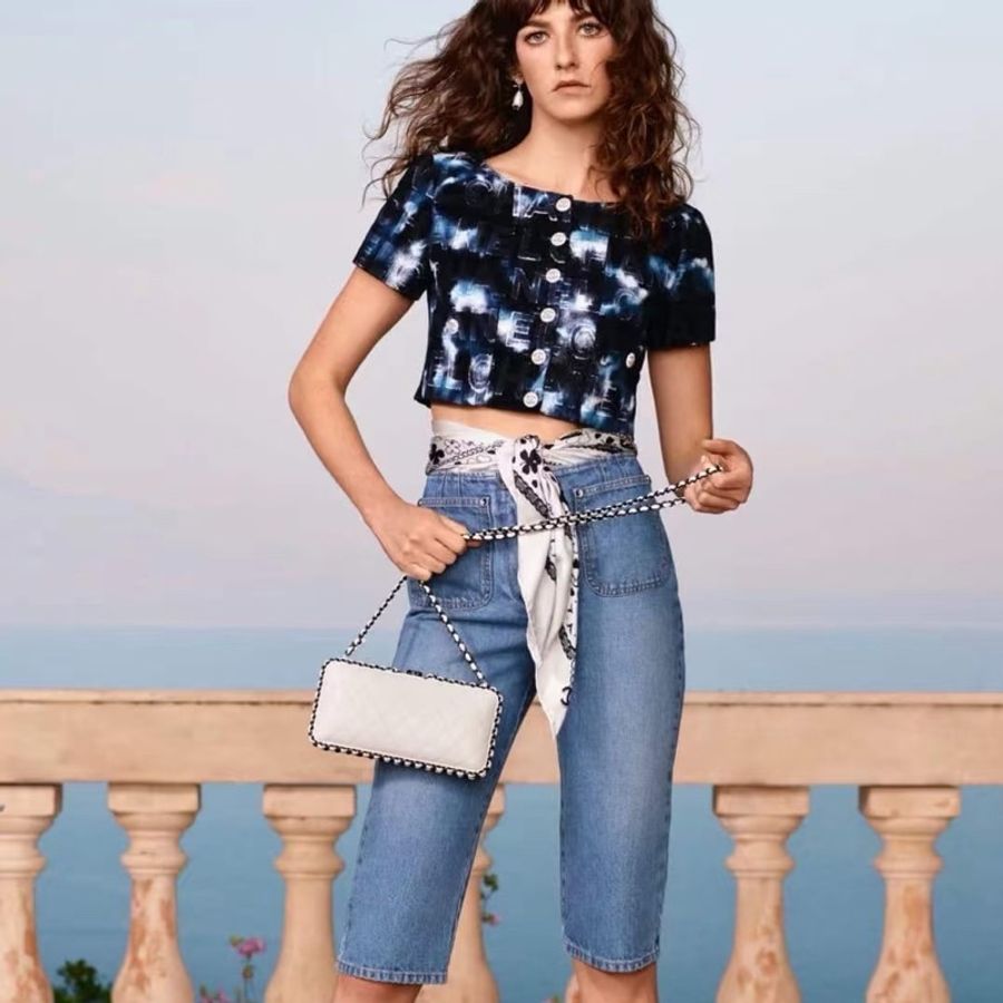 Chanel 印花絲巾+工藝釦牛仔褲👖時髦1+1高級服飾-1
