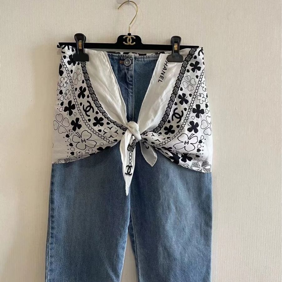 Chanel 印花絲巾+工藝釦牛仔褲👖時髦1+1高級服飾-4