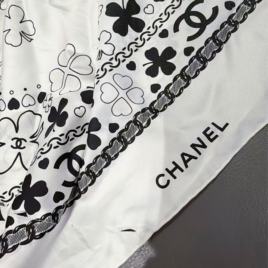 Chanel 印花絲巾+工藝釦牛仔褲👖時髦1+1高級服飾-10