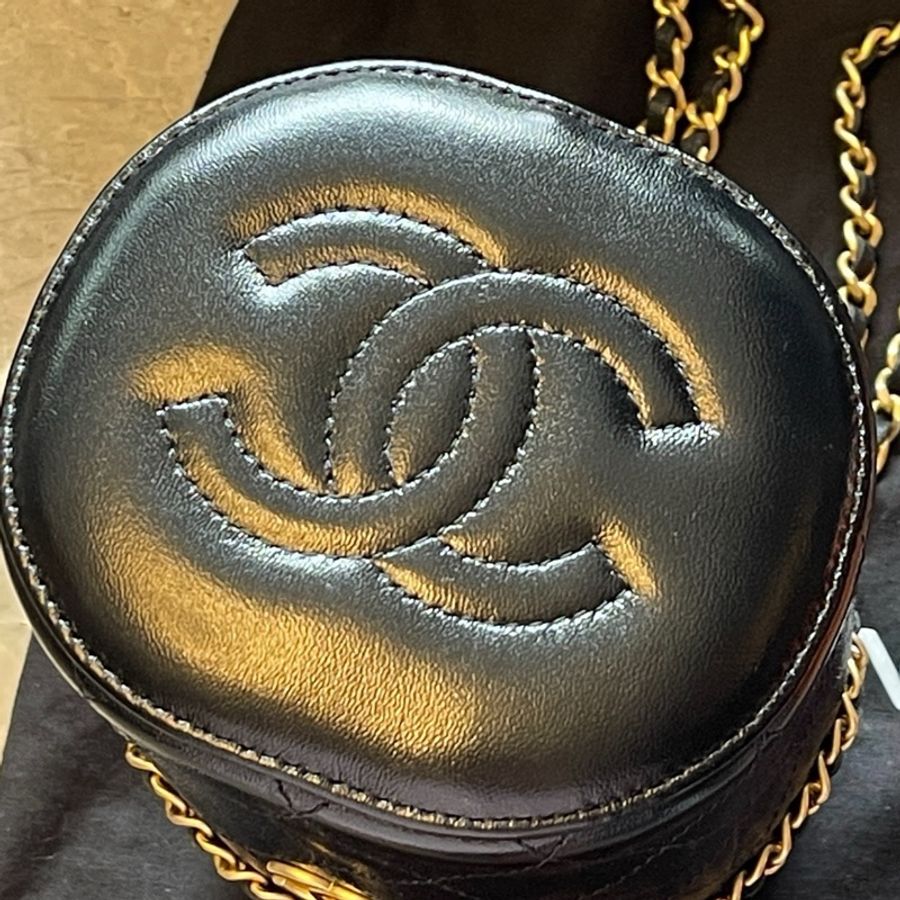 香奈兒Chanel 25c 黑金羊皮鏈條晶片款水桶包 -8