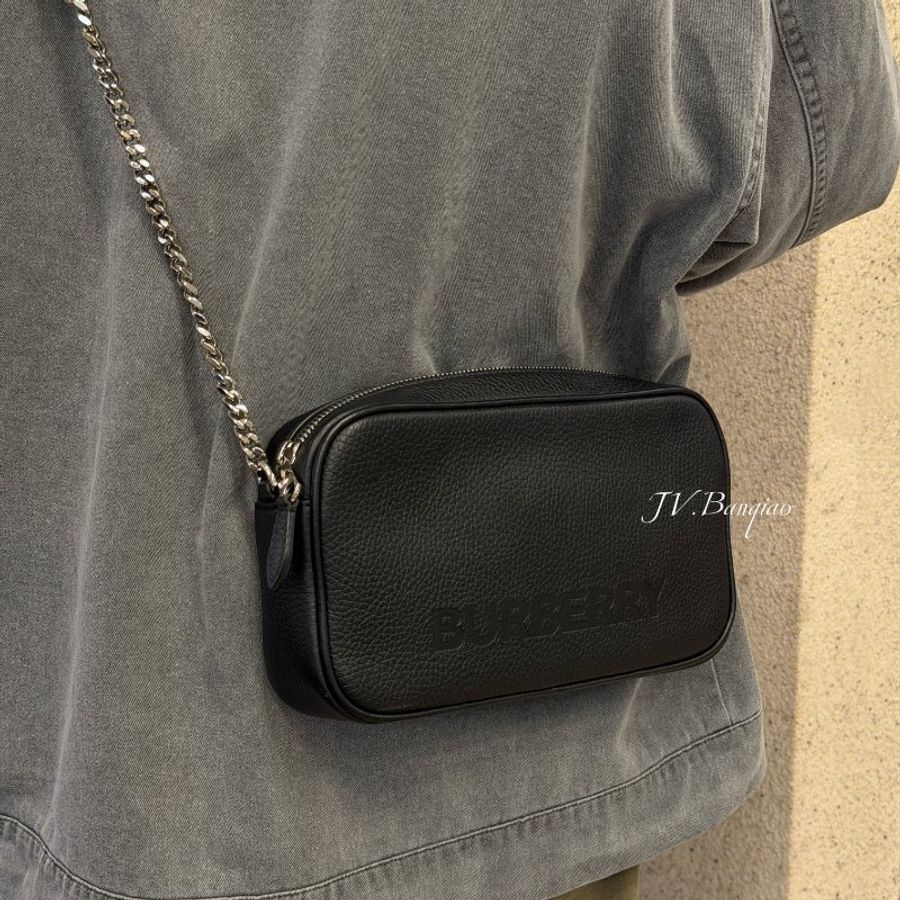 JS1332-Burberry 黑牛皮壓紋logo相機包-0