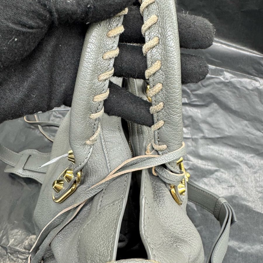 Balenciaga • City 經典水泥灰山羊皮金釦機車包 金釦-7