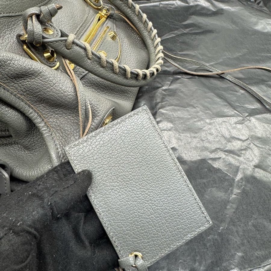 Balenciaga • City 經典水泥灰山羊皮金釦機車包 金釦-11