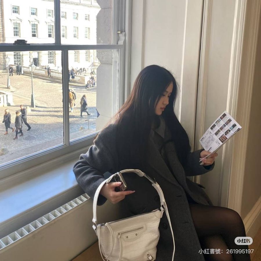 BALENCIAGA 巴黎世家 XS Neo Classic Hobo Bag 白色 經典鉚釘 機車包 斜背包-3