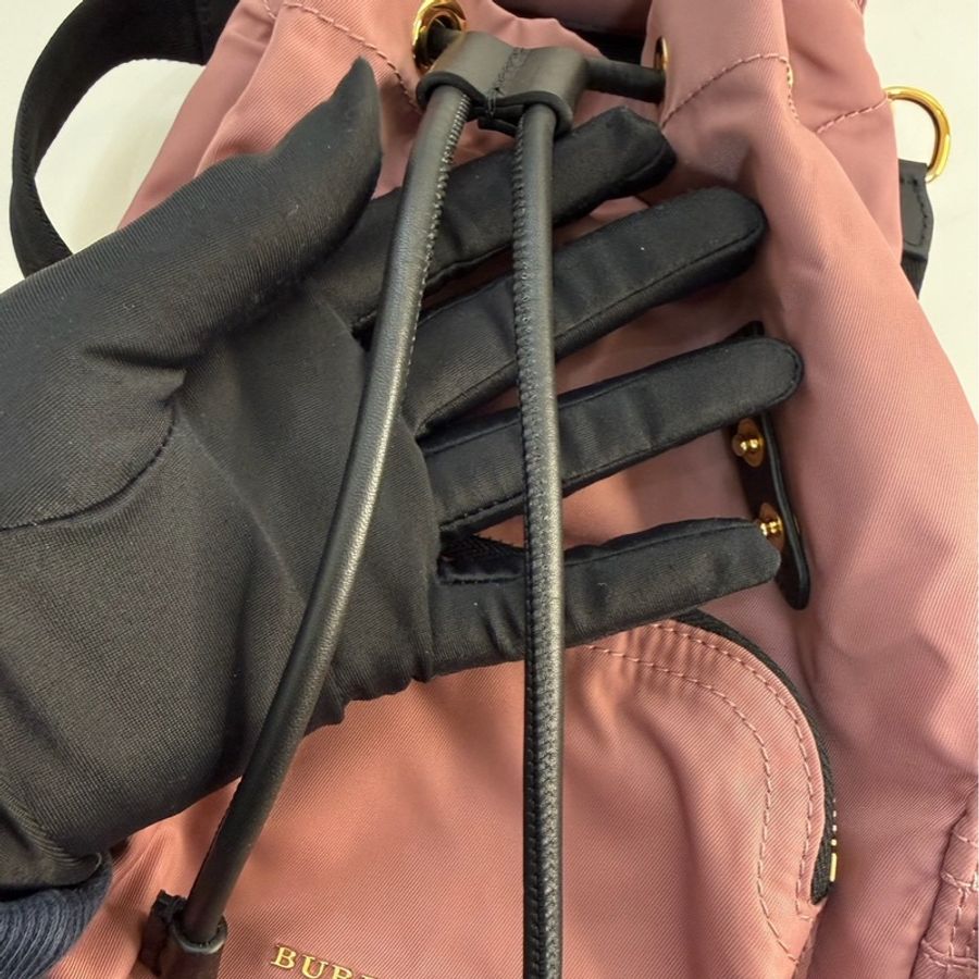 Burberry|雙肩包 粉-9