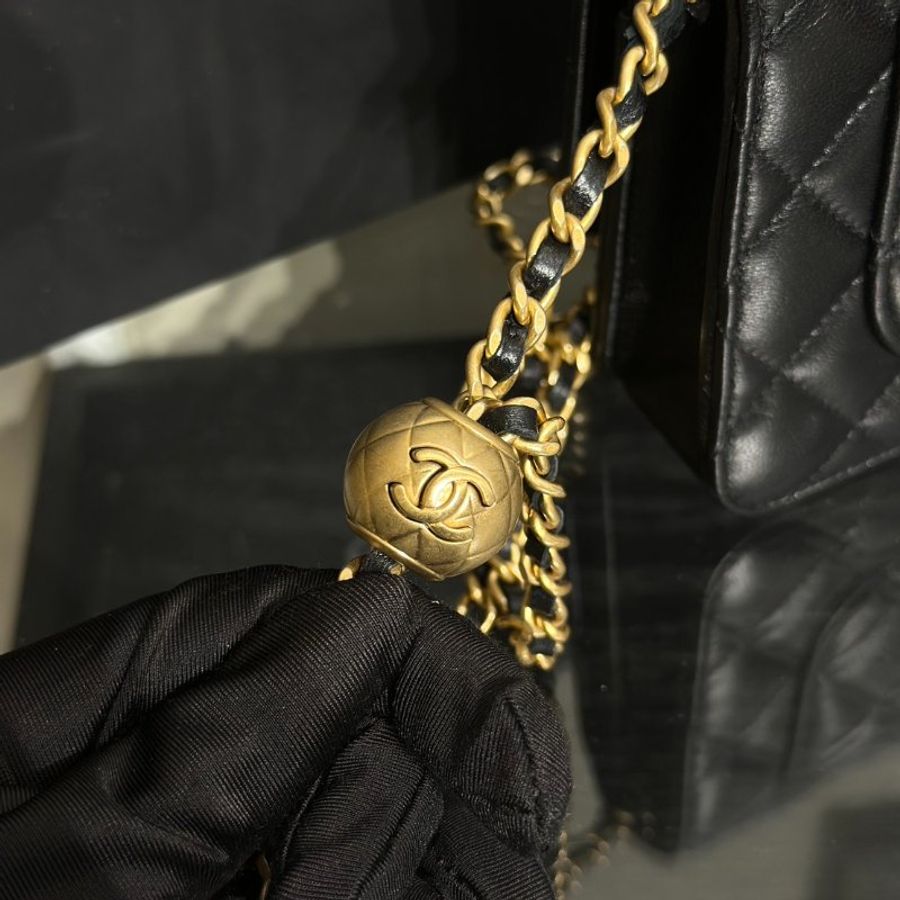 CHANEL 經典羊皮WOC - 金球黑金-9
