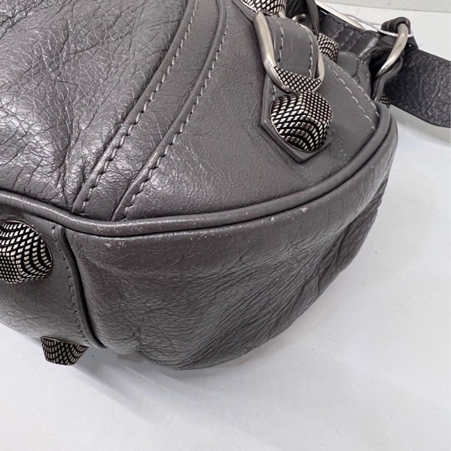現貨Balenciaga 中號,大象灰色,le cagole巴黎世家機車包腋下包月牙包-2