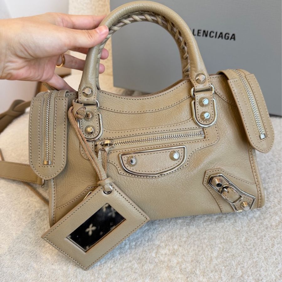 Balenciaga巴黎世家 mini city機車包,尺寸24*15*8cm,山羊皮,銀釘編織手柄-1