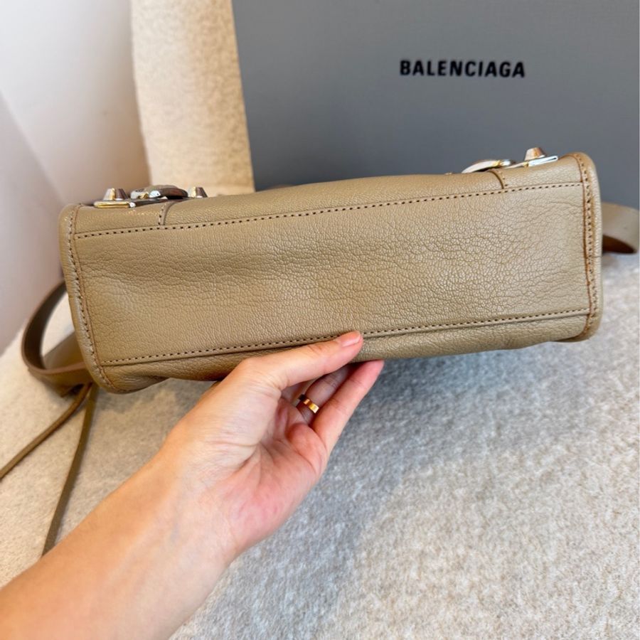 Balenciaga巴黎世家 mini city機車包,尺寸24*15*8cm,山羊皮,銀釘編織手柄-5