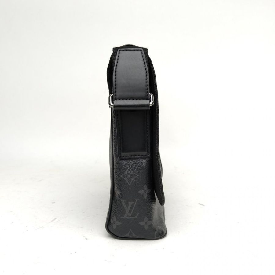 LOUIS VUITTON DISTRICT郵差包小號25黑色PVC2017肩背包-3