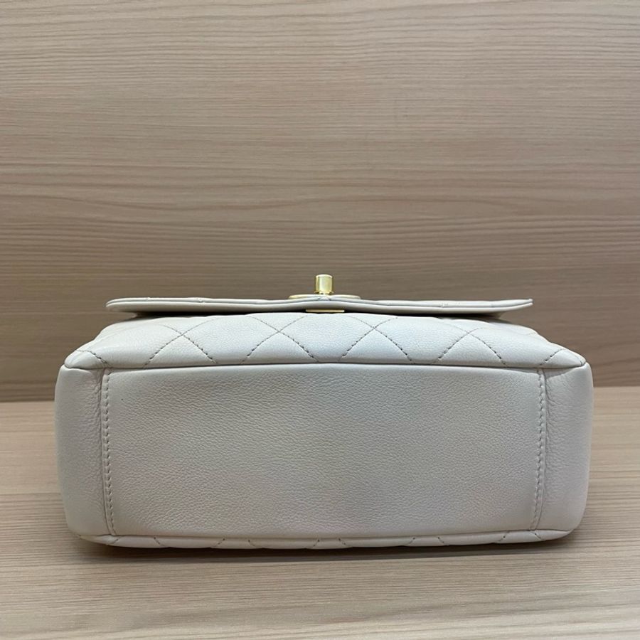 Chanel香奈兒 郵差包米色 牛皮中號 2019年 28開 手提單肩斜挎鏈條包 尺寸底長22*高15*寬8* 有卡 無塵袋無盒子-7