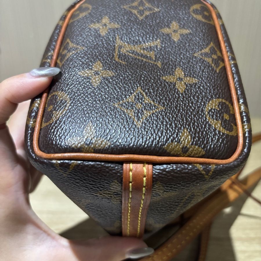 LV nano 側背小包-10