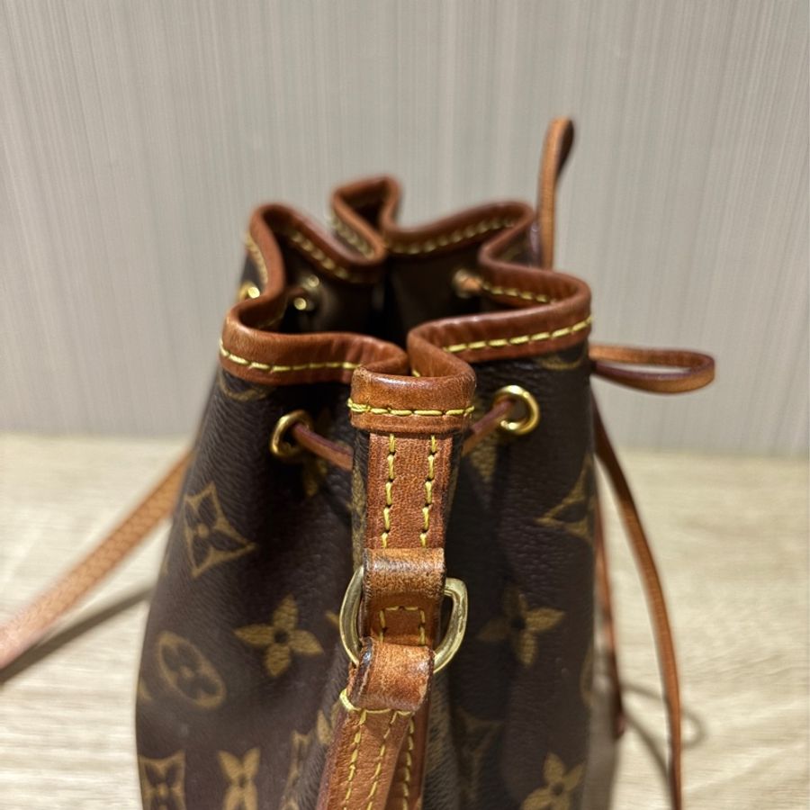 LV nano 側背小包-16