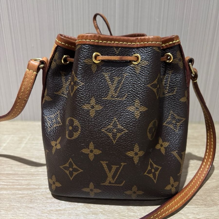 LV nano 側背小包-19