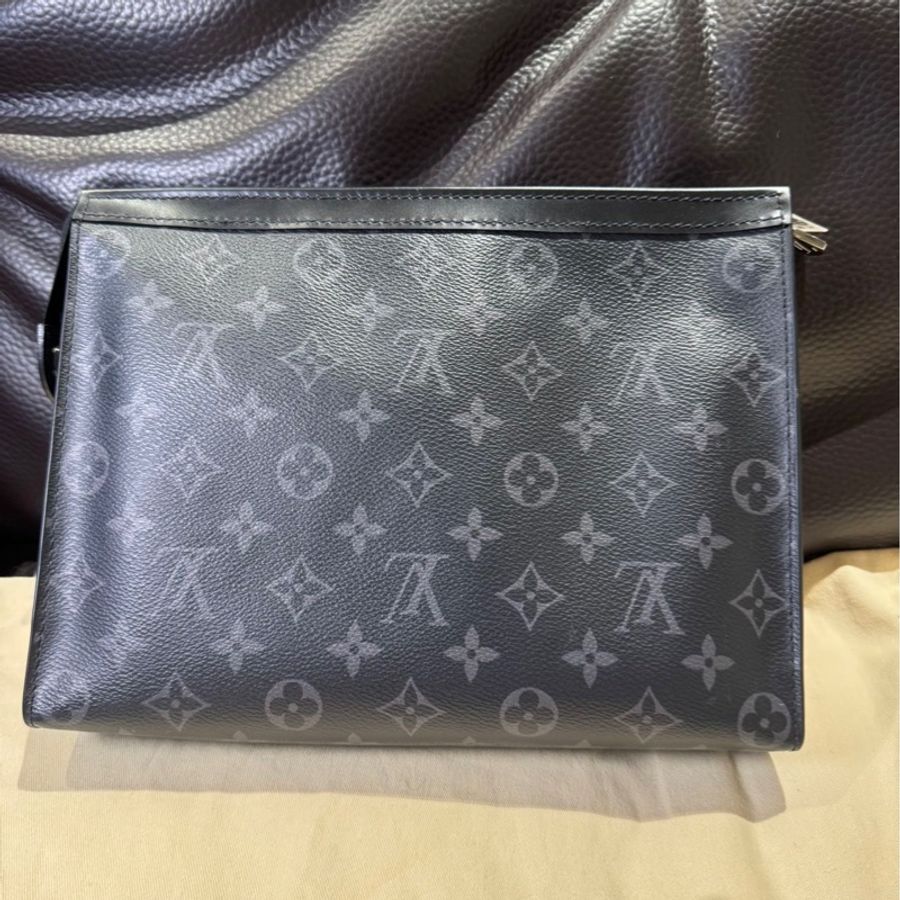 Lv 黑老花男生手拿包 晶片款-0
