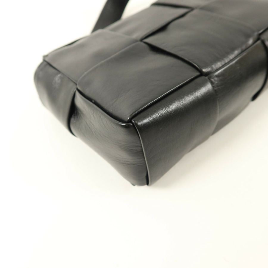 BOTTEGA VENETA 牛皮皮革Mini Cassette肩背袋-12