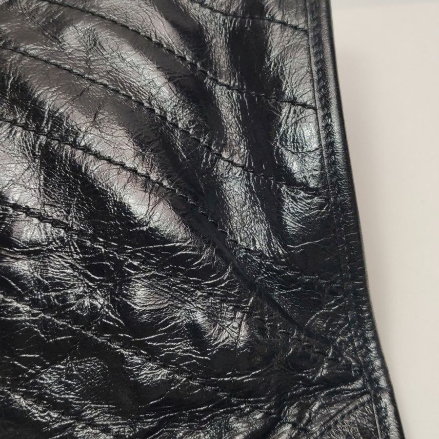 Saint Laurent Niki油蠟皮純色V紋絎縫YSL標誌單肩包-15