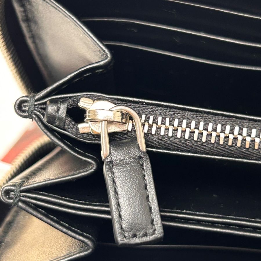 Prada Vitello Daino Triangle 粒紋皮革長夾 晶片款-2