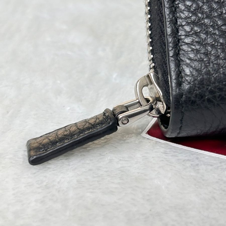 Prada Vitello Daino Triangle 粒紋皮革長夾 晶片款-19