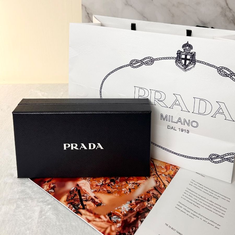 Prada Vitello Daino Triangle 粒紋皮革長夾 晶片款-32
