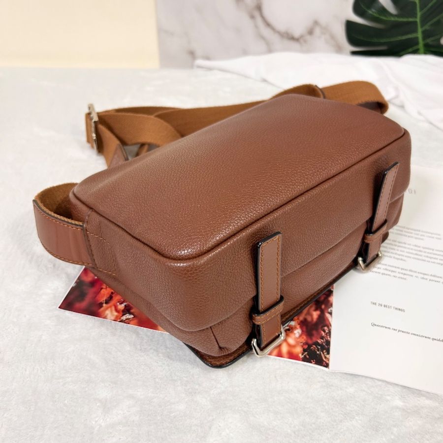Loewe 羅威 Military 小款 粒面小牛皮翻蓋斜背包 2020年-14