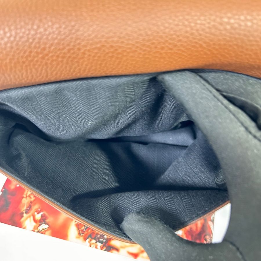 Loewe 羅威 Military 小款 粒面小牛皮翻蓋斜背包 2020年-25