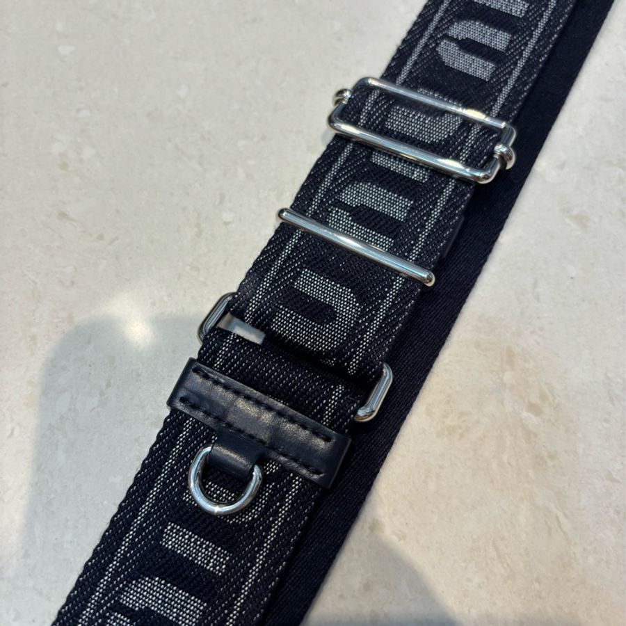 miumiu 牛仔抓皺 斜背/腋下 /手提 三用包-17