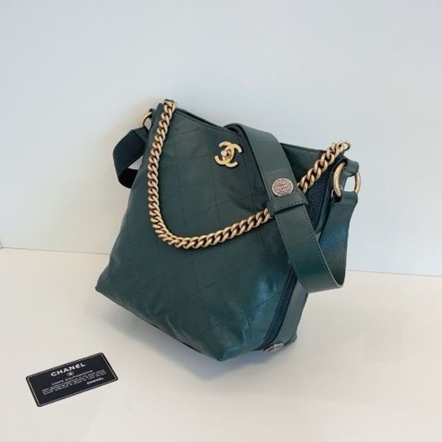 香奈兒/Chanel 嬉皮Hobo徽章流浪水桶包 墨綠菱格牛皮金扣-3