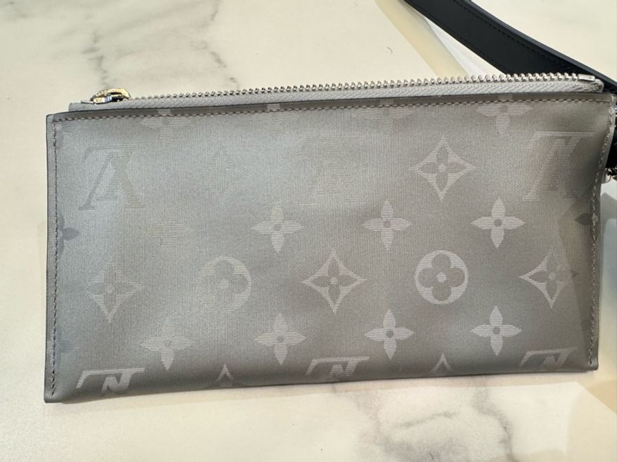 Louis Vuitton 路易威登 M44178-Monogram Satellite Alpha 三件式,可以拆用 手拿包 銀色-4