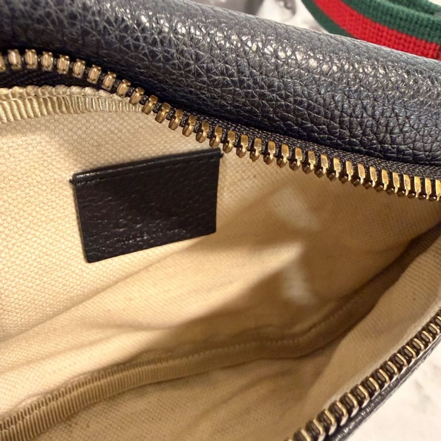 Gucci黑牛皮logo mini胸包-11
