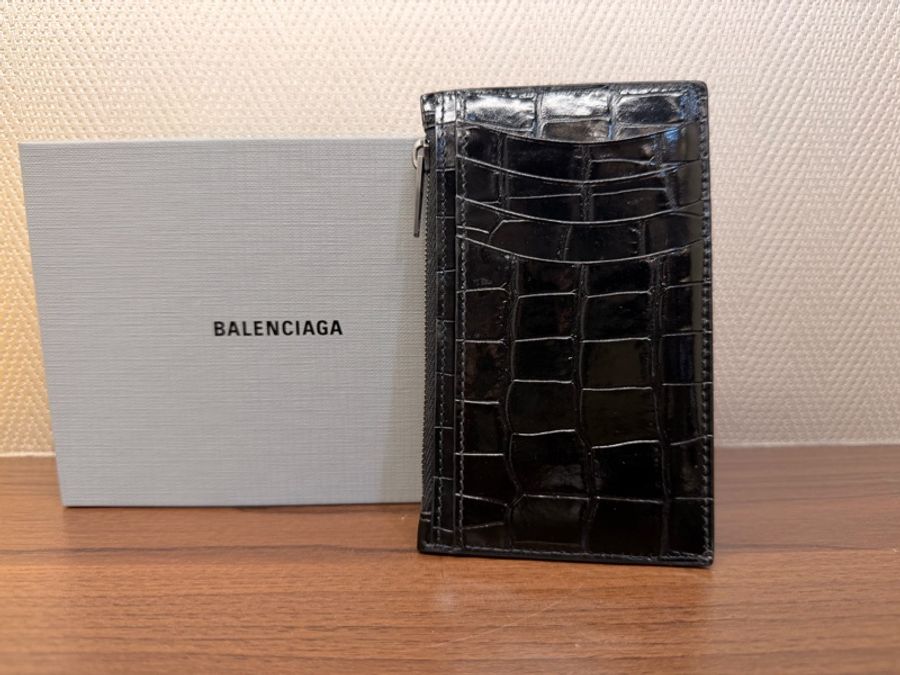 Balenciaga 黑牛皮鱷魚壓紋拉鏈零錢卡包-1