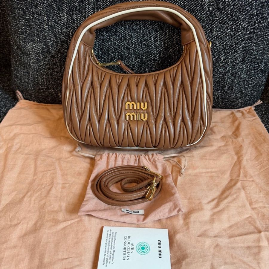 miumiu hobo腋下包褶皺小手袋18×16×6/芯片款 附件肩帶 塵袋-0