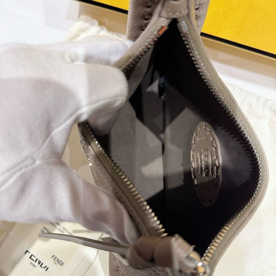 幾乎全新 FENDI Fendessence手提包 24年/有卡 20.5x28x7配塵袋-6