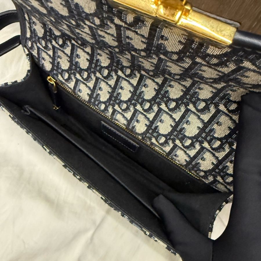 Dior 迪奧 蒙田 黑色老花滿印刺繡帆布金扣單肩包斜挎包 底長24 19年編碼+芯片 有塵袋 。-6