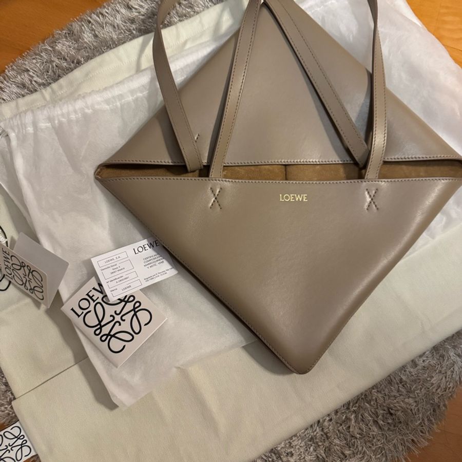 Loewe puzzle tote bag medium size, new color-11
