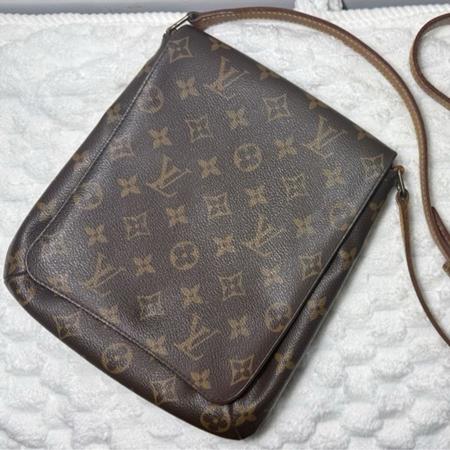 LV M51387 老花掀蓋斜背王妃包-0