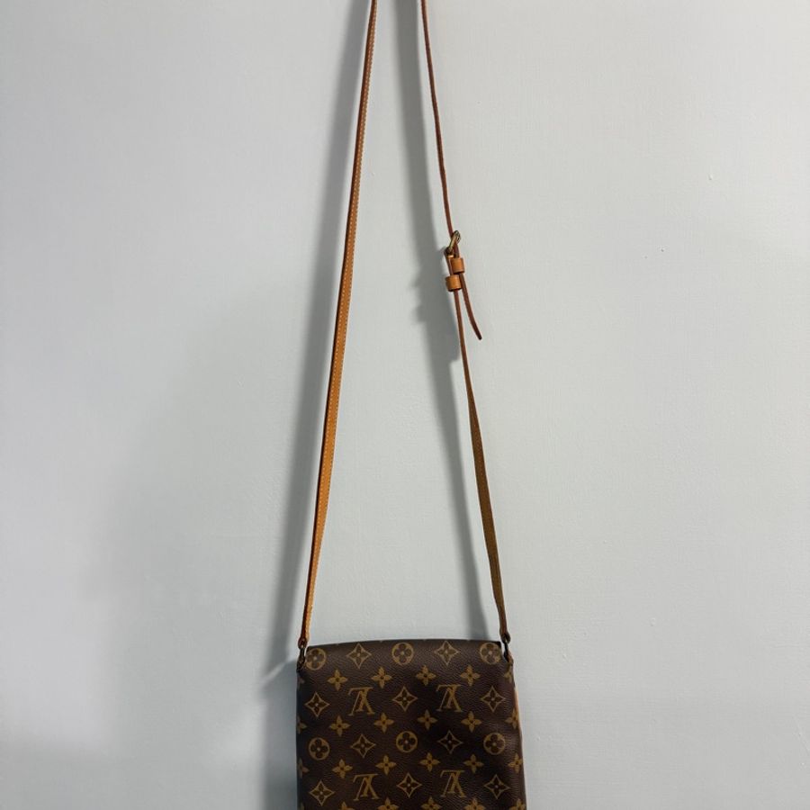 LV M51387 老花掀蓋斜背王妃包-2