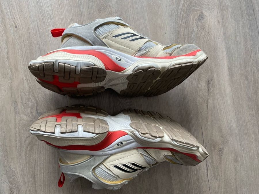 Balenciaga cargo sneaker worn out beige red-1