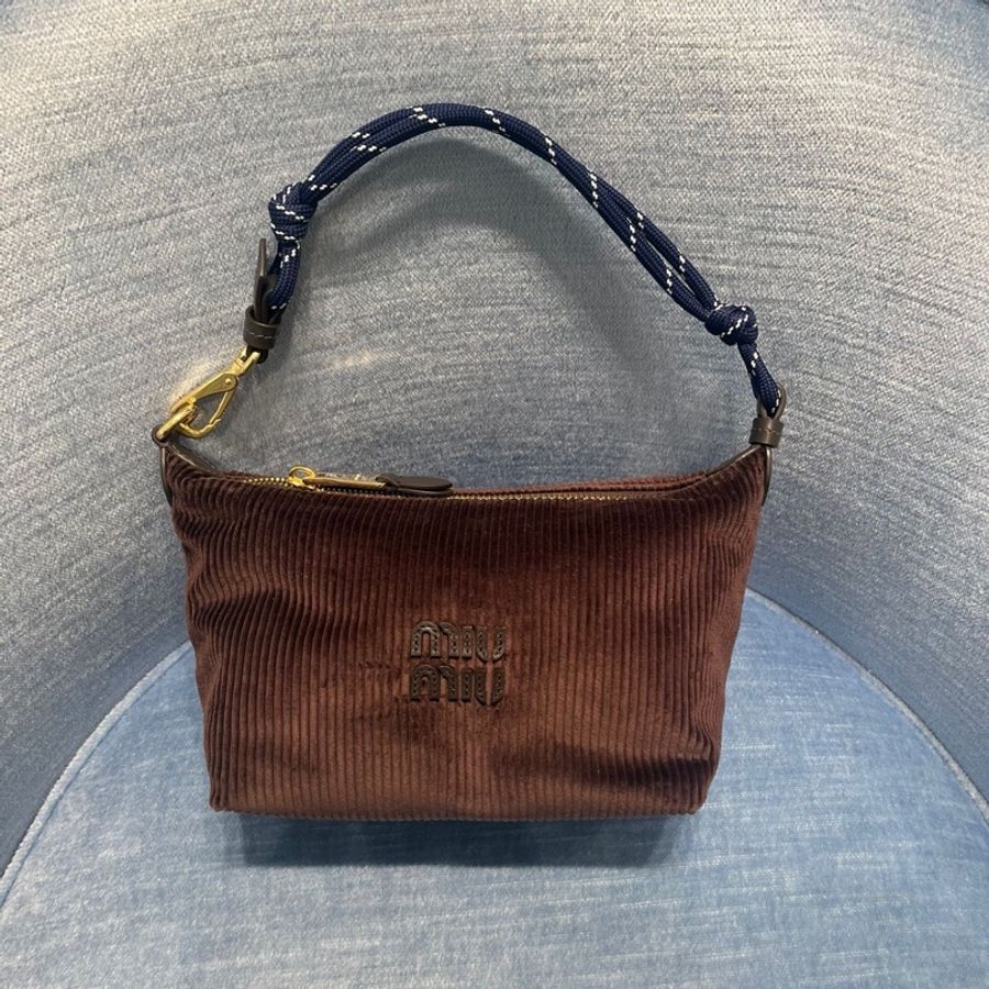 Miu Miu 女士 天鵝絨手拿包均碼碼18.5cm*10cm*14cm-0