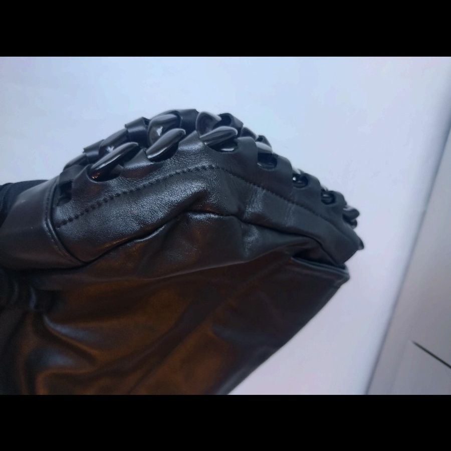 Chanel 粗壓克力鍊帶黑皮革車雙C口蓋包-11