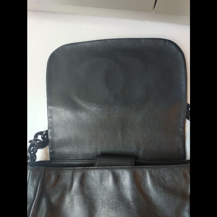 Chanel 粗壓克力鍊帶黑皮革車雙C口蓋包-17