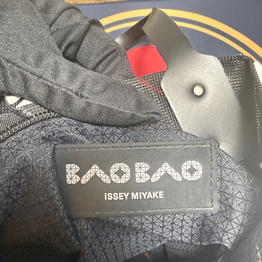 ISSEY MIYAKE BAOBAO TOTE亮面幾何 6X6手提包-3