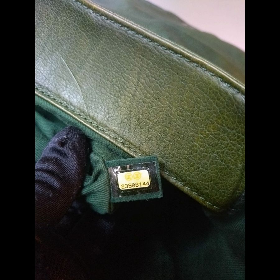 Chanel 霧銀釦綠色牛皮側口袋後背包-13