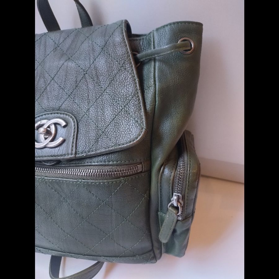 Chanel 霧銀釦綠色牛皮側口袋後背包-35