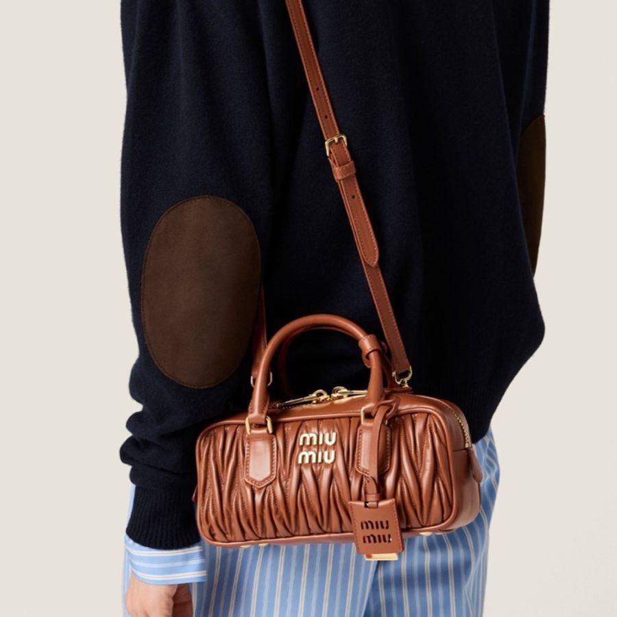 Miu Miu 女士 Arcadie 馬特拉塞凸紋納帕皮單肩包均碼碼22cm*7.5cm*10.5cm-0